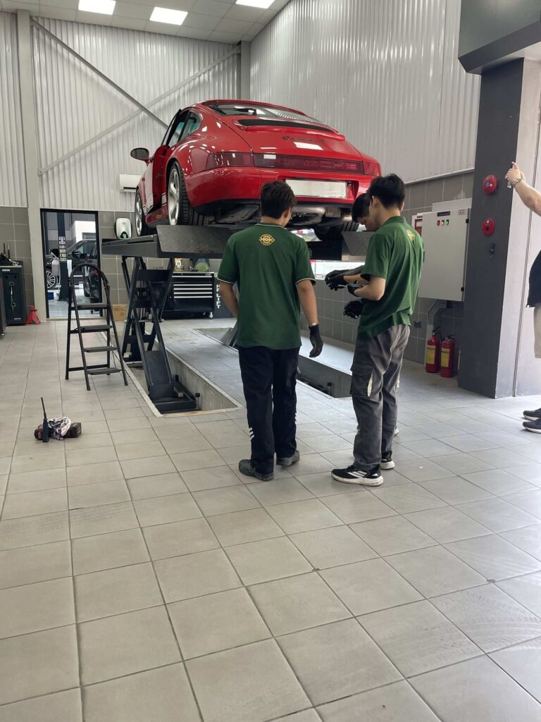 Bảo dưỡng, thay thế phụ kiện cho Porsche 911 model 964 Carrera 4 (1989)